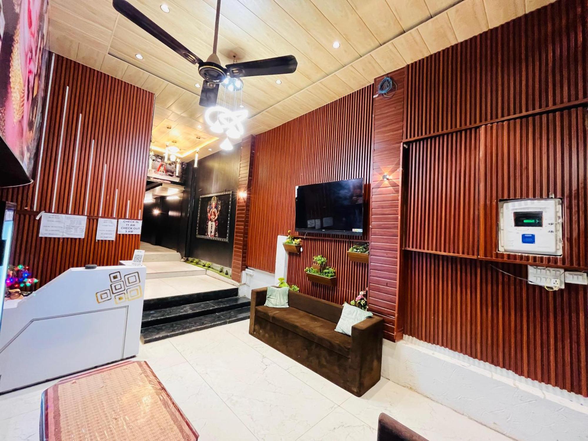 Pallav Guest House Ujjain Bagian luar foto
