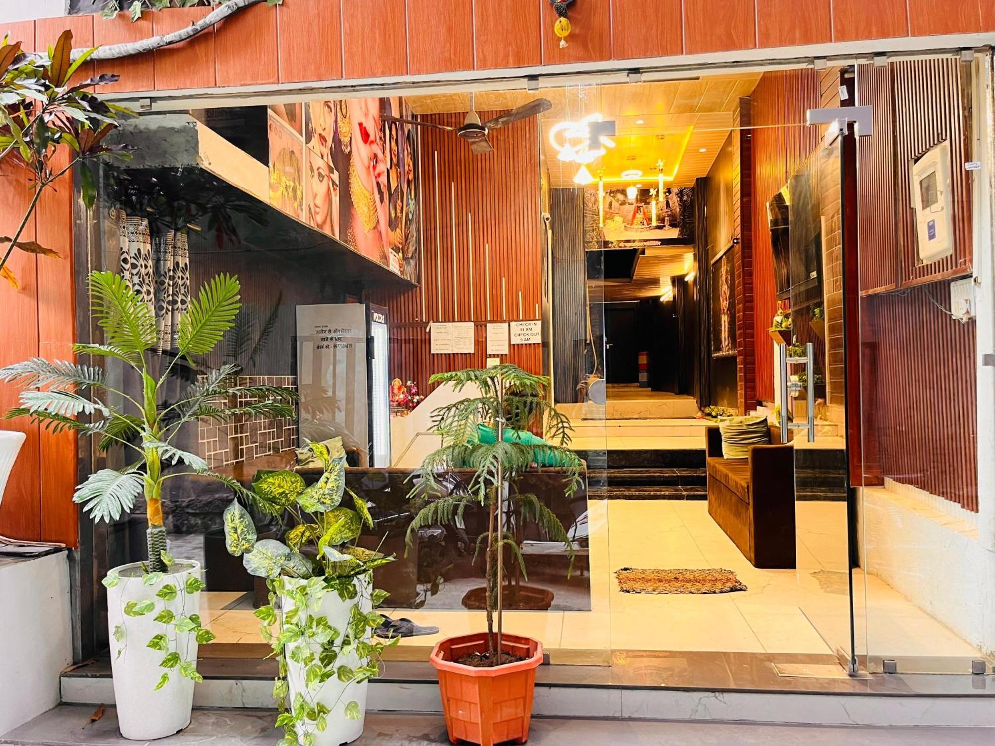 Pallav Guest House Ujjain Bagian luar foto