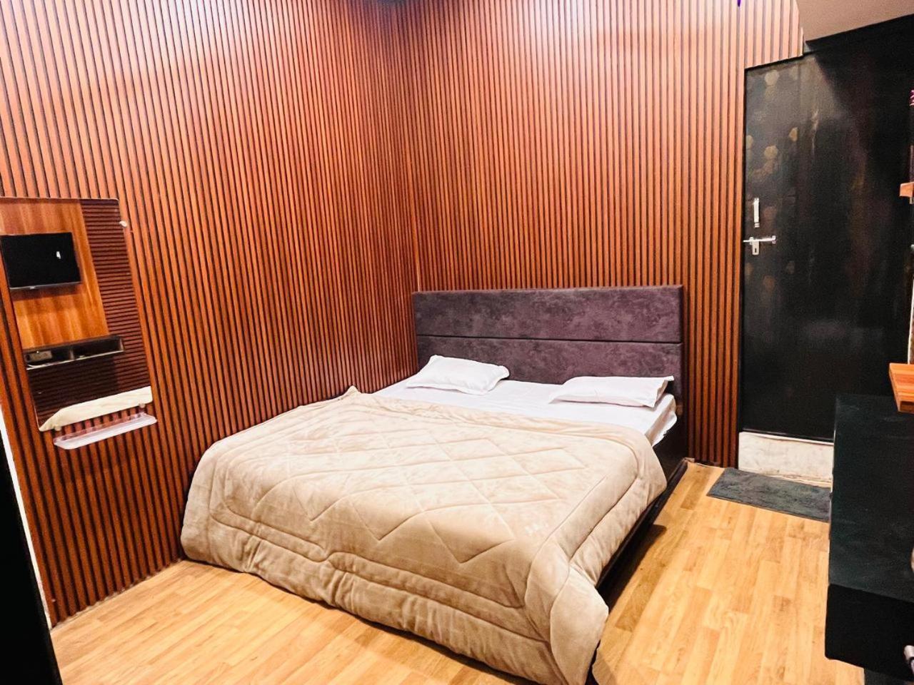 Pallav Guest House Ujjain Bagian luar foto