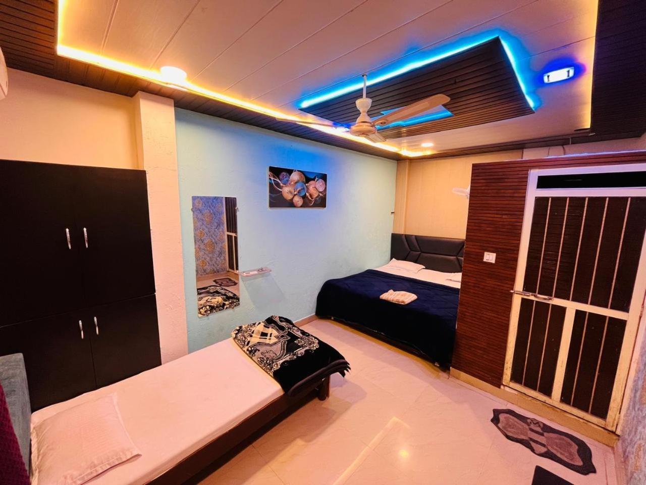 Pallav Guest House Ujjain Bagian luar foto