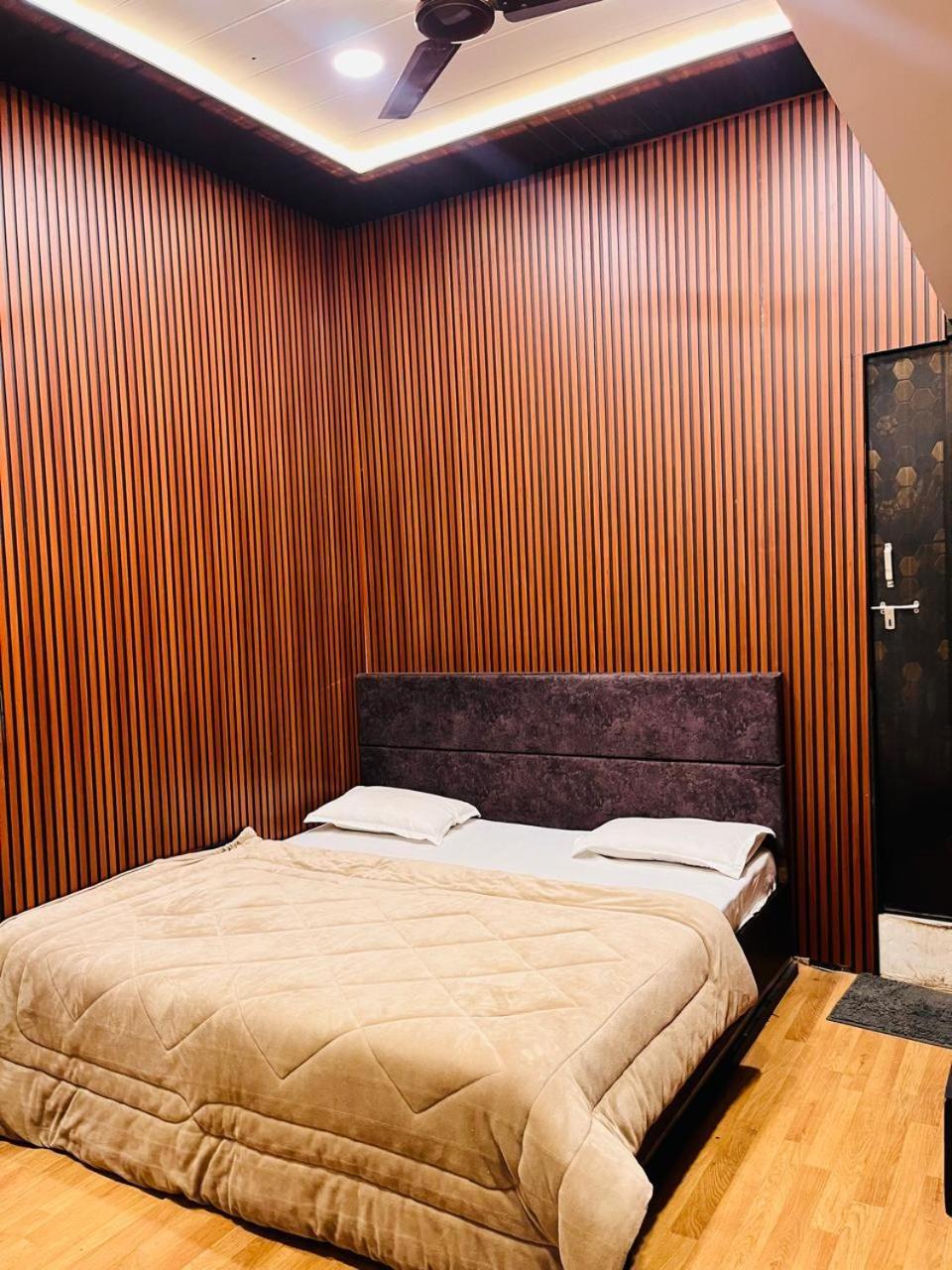 Pallav Guest House Ujjain Bagian luar foto