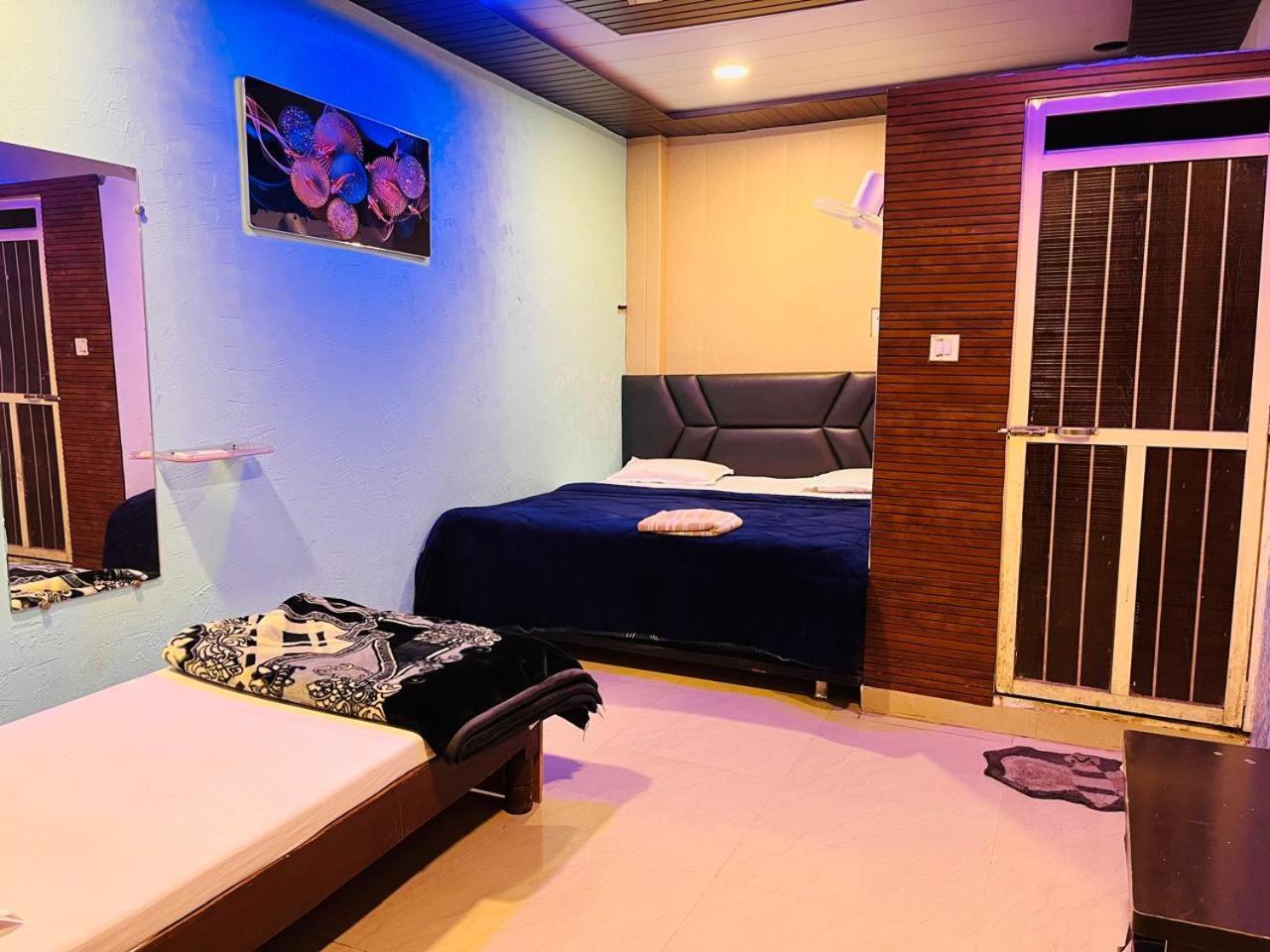 Pallav Guest House Ujjain Bagian luar foto