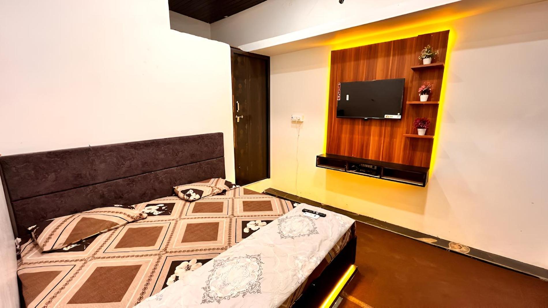 Pallav Guest House Ujjain Bagian luar foto