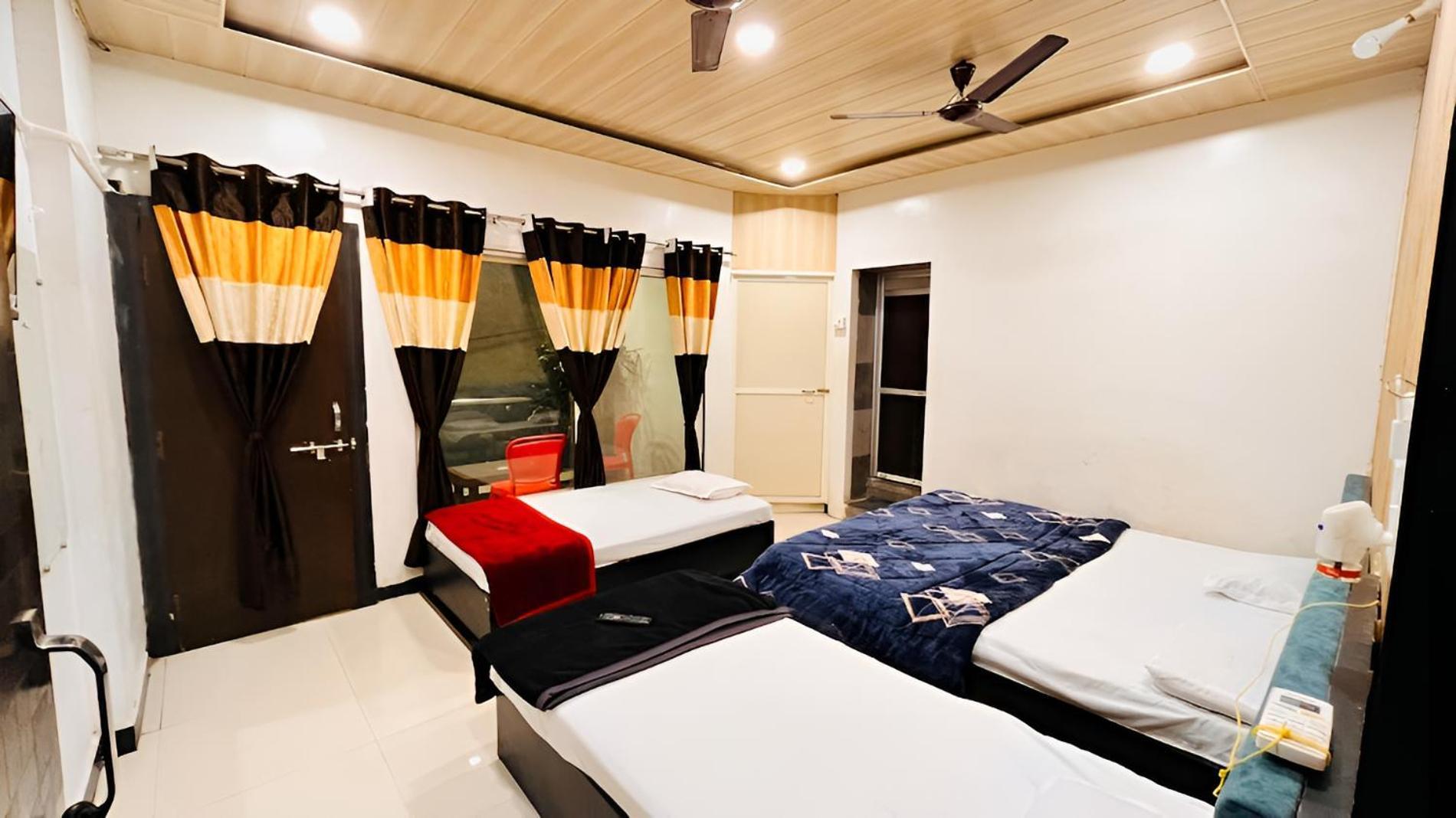 Pallav Guest House Ujjain Bagian luar foto