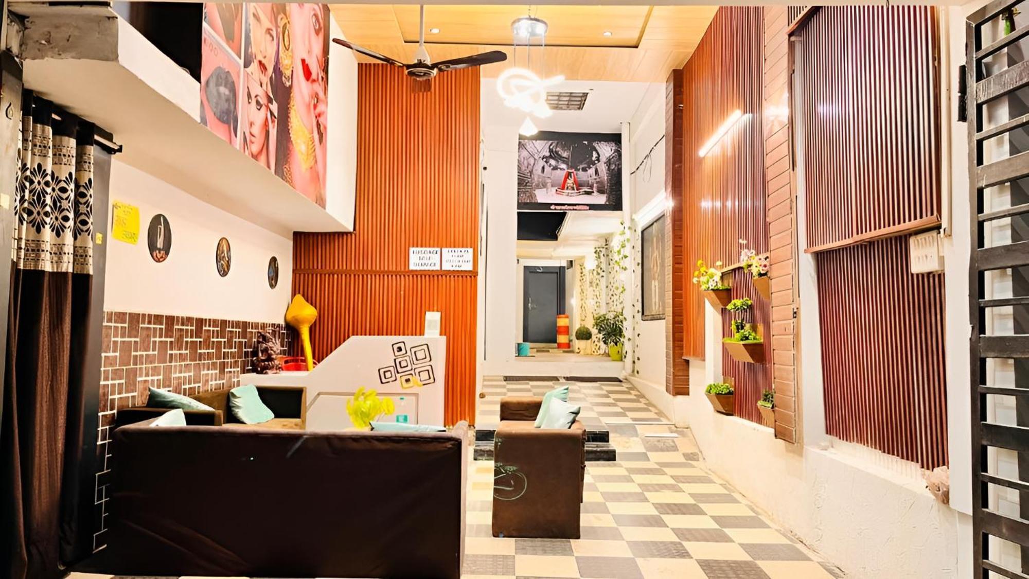 Pallav Guest House Ujjain Bagian luar foto