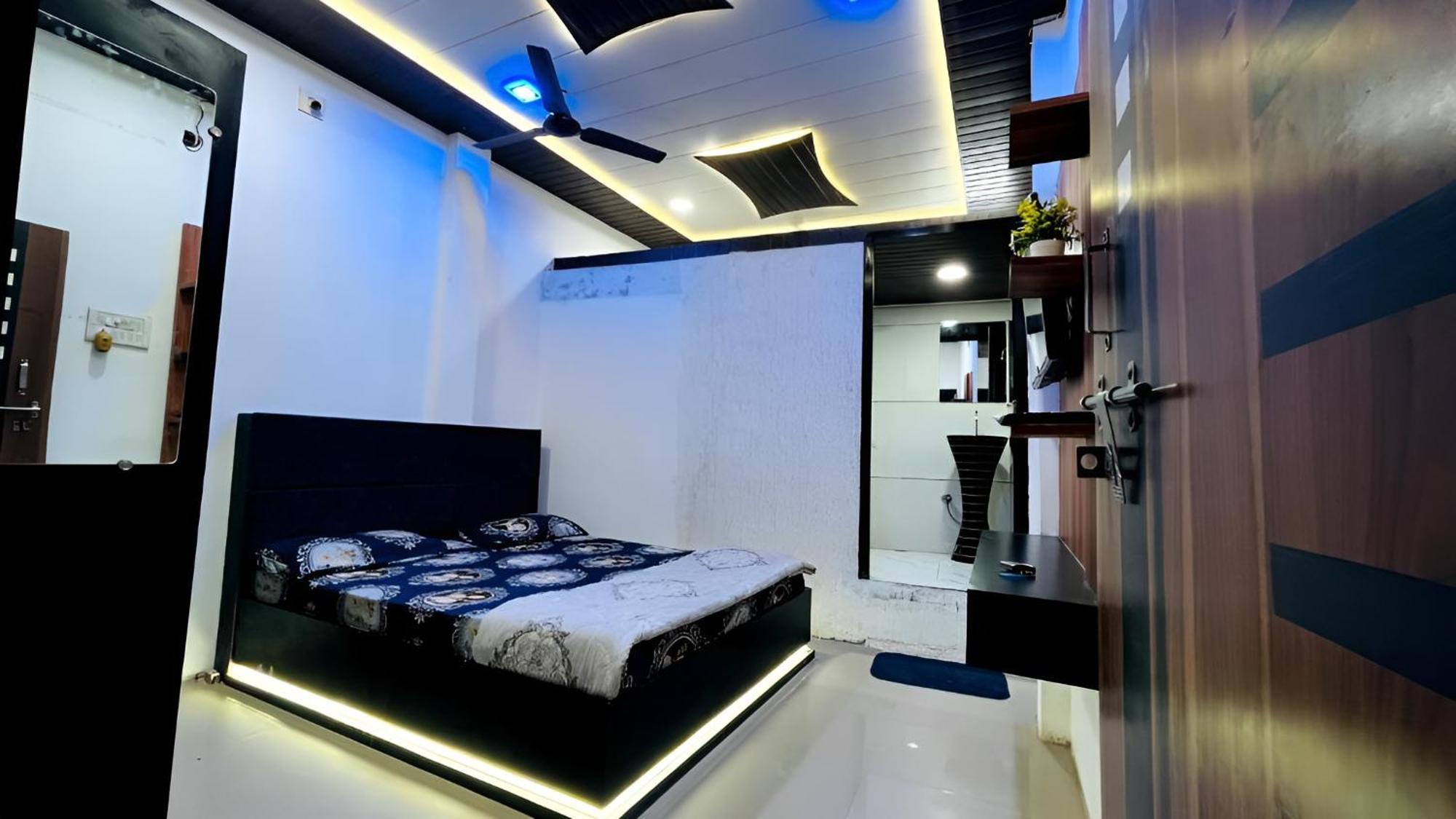 Pallav Guest House Ujjain Bagian luar foto